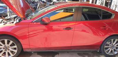 Recambio de puerta delantera izquierda para mazda 3 sedán (bp) 2019- evolution referencia OEM IAM BCY05902XF  