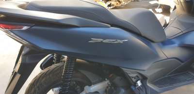 Recambio de moldura para honda pcx 125 2020- referencia OEM IAM 83550K1YJ50ZB  
