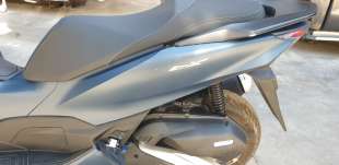 Recambio de moldura para honda pcx 125 2020- referencia OEM IAM 83650K1YJ50ZB  