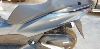 Recambio de moldura para honda pcx 125 2020- referencia OEM IAM 83650K1YJ50ZB  