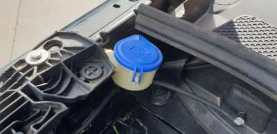 Recambio de deposito limpia para peugeot 3008 2016- allure referencia OEM IAM 9826400780  