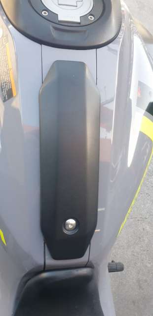 Recambio de moldura para yamaha mt-07 2014- mt-07 referencia OEM IAM   