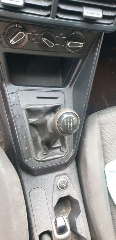 Recambio de pomo palanca cambio para volkswagen polo 2017- edition referencia OEM IAM 2G1711113  