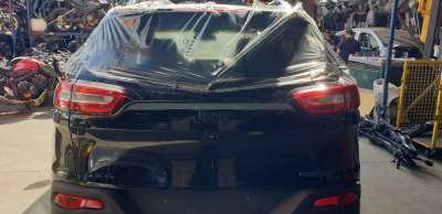 Recambio de porton trasero para jeep cherokee 2014- limited 4wd referencia OEM IAM 68236459AB  