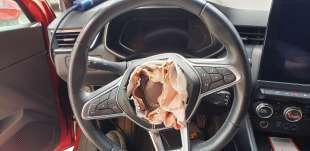 Recambio de volante para renault clio v 2019- business edition referencia OEM IAM 484004585R  