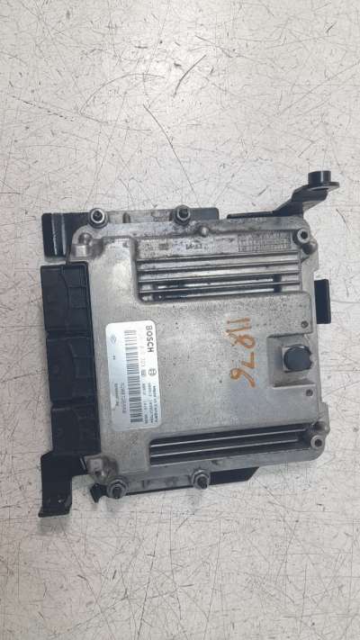 Recambio de centralita motor uce para renault laguna iii 2007-2016 dynamique referencia OEM IAM 8200946162  