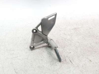 Recambio de estribera izquierda para honda cb 650r 2018- referencia OEM IAM 50700MKND5  