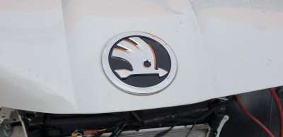 Recambio de emblema para skoda enyaq iv coupé (5ac) 2022- 80 sportline referencia OEM IAM 5LA853621  