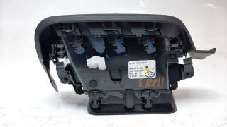 Recambio de aireador izquierdo para renault clio v 2019- zen referencia OEM IAM 687611283R  
