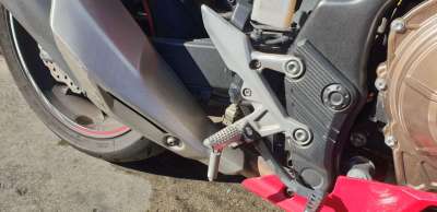 Recambio de estribera derecha para honda cbr 500r 2016- cbr 500 r referencia OEM IAM 506000MKPAJ000  