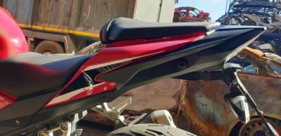 Recambio de moldura para honda cbr 500r 2016- cbr 500 r referencia OEM IAM 77250MKPDN0ZC  