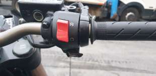 Recambio de piña luces derecha para honda cb 650r 2018- referencia OEM IAM 35130MKND11  