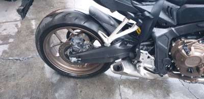 Recambio de basculante para honda cb 650r 2018- referencia OEM IAM 52200MKND50  