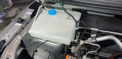 Recambio de deposito limpia para dacia spring electric 2021- business referencia OEM IAM 289103222R  