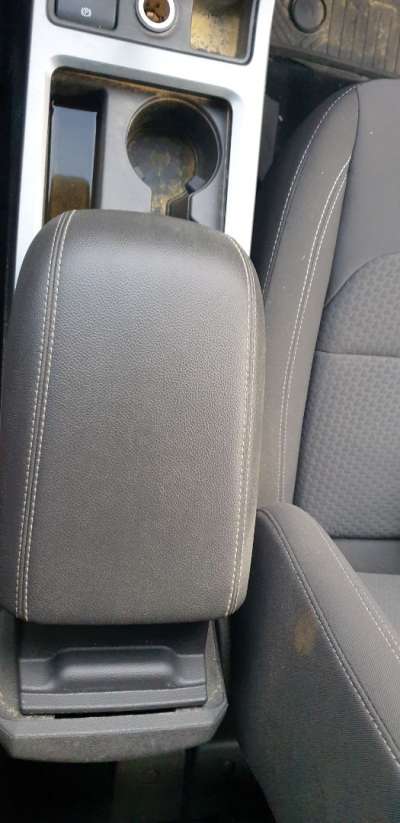 Recambio de apoyabrazos central para ford kuga 2019- st-line referencia OEM IAM GV41S045C74  