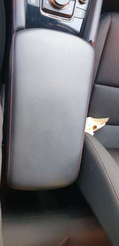 Recambio de apoyabrazos central para mazda 3 berlina (bp) 2019- evolution referencia OEM IAM BDGF64450B02  