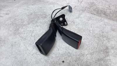 Recambio de enganche cinturon trasero izquierdo para renault clio iv 2012- referencia OEM IAM 818170058R  