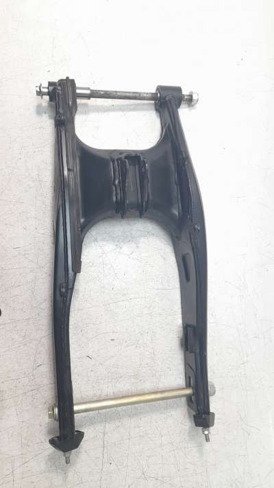 Recambio de puente trasero para honda cb125 r 2017- referencia OEM IAM 52200K98E20  