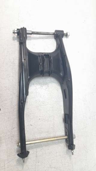 Recambio de puente trasero para honda cb125 r 2017- referencia OEM IAM 52200K98E20  