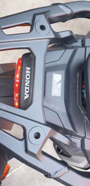 Recambio de moldura para honda crf 1100l africa twin 2019- africa twin referencia OEM IAM 83630MKSE20  