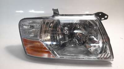 Recambio de faro derecho para mitsubishi montero (v60/v70) 2000-2006 referencia OEM IAM MN133752 108702717 MB1604803