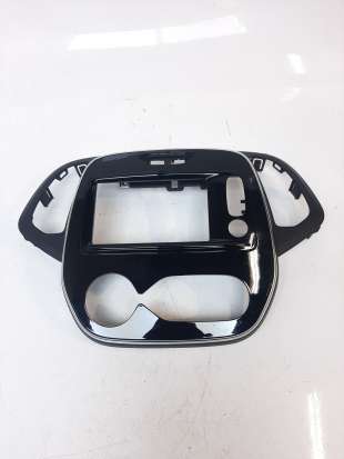 Recambio de moldura para renault captur 2013- zen referencia OEM IAM 682602532R  
