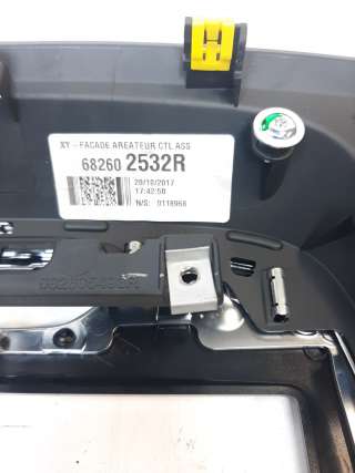 Recambio de moldura para renault captur 2013- zen referencia OEM IAM 682602532R  
