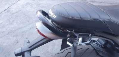 Recambio de agarradera trasera para triumph speed 400 2023- referencia OEM IAM AGARRADERATRAS  