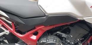 Recambio de moldura para honda cb 750 hornet 2022- referencia OEM IAM 83511MLBD00  