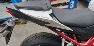 Recambio de moldura para honda cb 750 hornet 2022- referencia OEM IAM 77240MLBG00ZC  