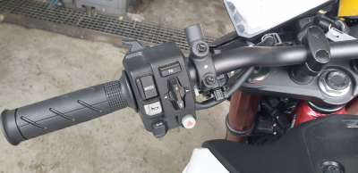 Recambio de piña luces izquierda para honda cb 750 hornet 2022- referencia OEM IAM 35200MLBD01  