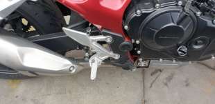 Recambio de estribera derecha para honda cb 750 hornet 2022- referencia OEM IAM 50600MKPJ00  
