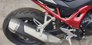 Recambio de estribera derecha para honda cb 750 hornet 2022- referencia OEM IAM 50715MJWJ00  