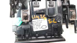 Recambio de aireador central izquierdo para renault captur ii 2019- 1.0 tce referencia OEM IAM 687501725R  