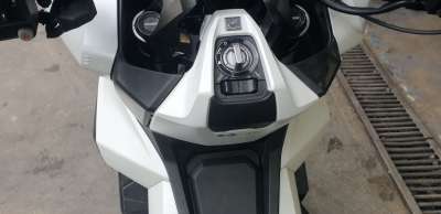 Recambio de moldura para honda adv 350 2022- referencia OEM IAM 81100K2LD00ZK  