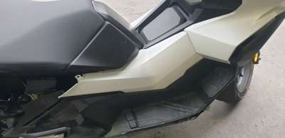 Recambio de moldura para honda adv 350 2022- referencia OEM IAM 64331K2LD00ZK  