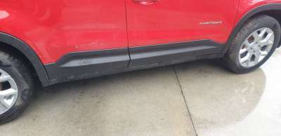 Recambio de estribos laterales para jeep avenger 2022-2023 altitude referencia OEM IAM 735768144  