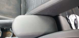 Recambio de apoyabrazos central para jeep avenger 2022-2023 altitude referencia OEM IAM 735771379  