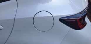 Recambio de tapa exterior combustible para toyota corolla (e21) 2019- hybrid style referencia OEM IAM 7735002220  