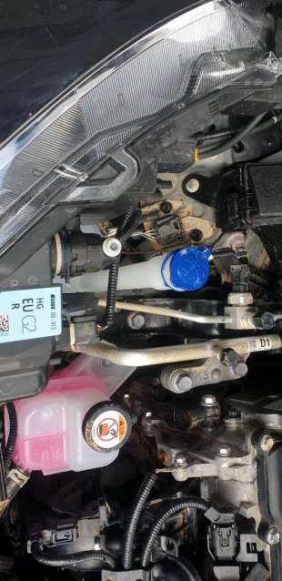 Recambio de deposito limpia para toyota yaris cross 2021-2022 hybrid 2wd active tech referencia OEM IAM 85315K0070  