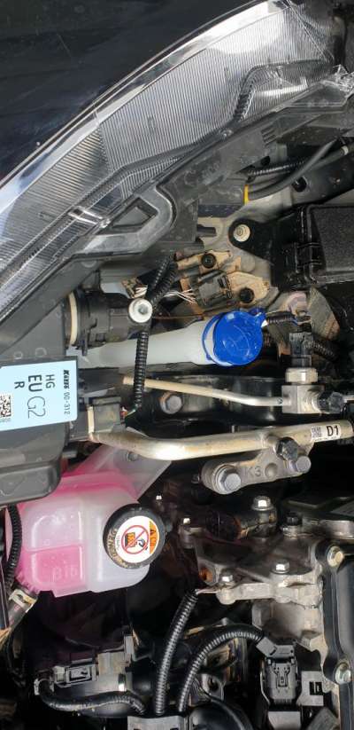 Recambio de deposito limpia para toyota yaris cross 2021-2022 hybrid 2wd active tech referencia OEM IAM 85315K0070  