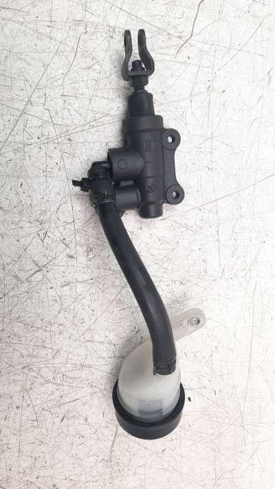 Recambio de bomba freno para bmw r 1200 r 2015-2019 r 1200 r referencia OEM IAM 34318522398  