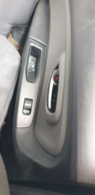 Recambio de mando elevalunas trasero izquierdo para toyota yaris 2017- hybrid active referencia OEM IAM 848100D030  