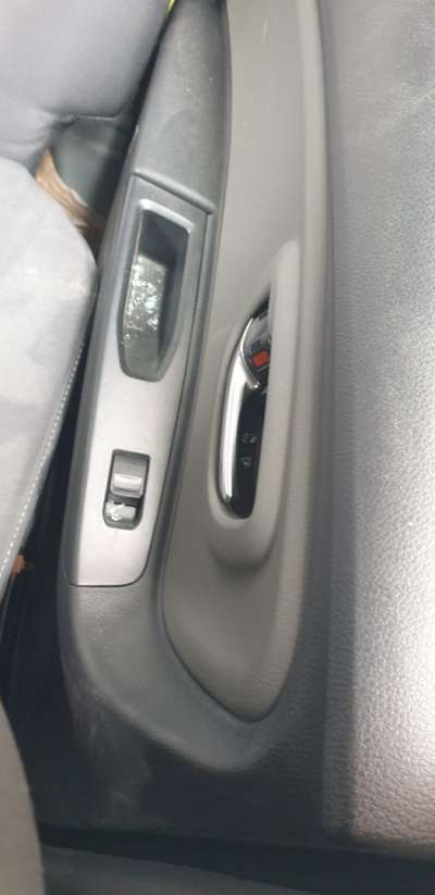 Recambio de mando elevalunas trasero izquierdo para toyota yaris 2017- hybrid active referencia OEM IAM 848100D030  