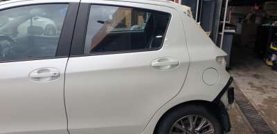 Recambio de puerta trasera izquierda para toyota yaris 2017- hybrid active referencia OEM IAM 670040D210  