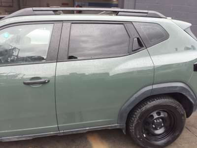 Recambio de puerta trasera izquierda para dacia duster iii 2024- eco-g 100 essential referencia OEM IAM 821017281R  