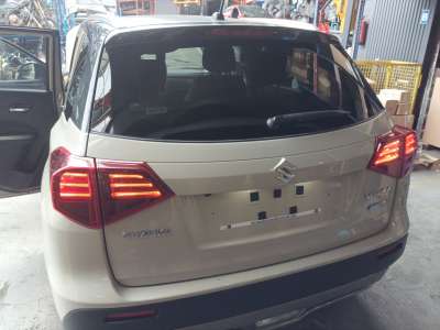 Recambio de porton trasero para suzuki vitara 2015- 1.5 strong hybrid gle 2wd referencia OEM IAM 6910086R00000  