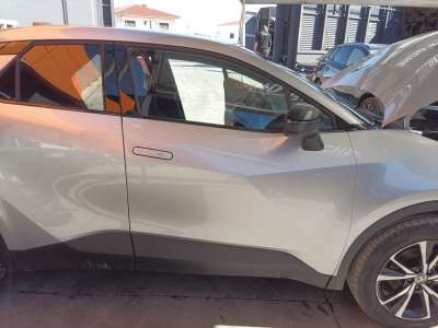 Recambio de puerta delantera derecha para toyota c-hr (_x1_) 2016- 2.0 hybrid (maxh10) referencia OEM IAM 67001F4060  
