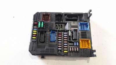 Recambio de caja reles / fusibles para peugeot 508 2018- hybrid 180 allure referencia OEM IAM 9832881380  