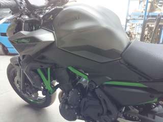 Recambio de moldura para kawasaki z ( - 899cc) - z 650 referencia OEM IAM 140930613  